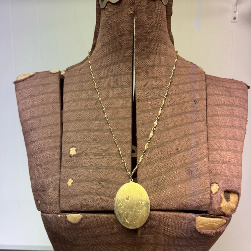 Vintage Gold Plated Etched Bar Link Necklace & Large Oval Locket - Picture 2 of 14